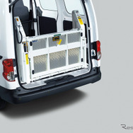 NV200バネット・リフター付バン（リフター格納時）