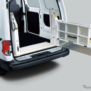 NV200バネット・リフター付バン（リフター横方向開閉）