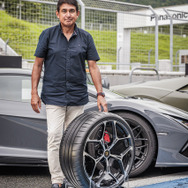 ブリヂストン「POTENZA SPORT」を装着したランボルギーニ『レヴエルト』と鈴木亜久里氏