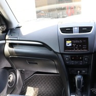 ブラムのフラッグシップスピーカーを使い左右独立システムを組むスイフト。デモカーらしいシステム提案がなされた一台。
