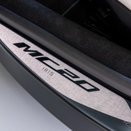 マセラティ MC20アイリス