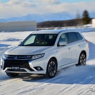 三菱 アウトランダーPHEV