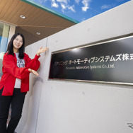 新型ストラーダが産まれる地で記念撮影