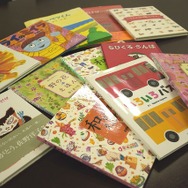 絵本読み放題サービスの対象の市販絵本を見せてもらった