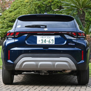 スズキ フロンクス（4WD）の真後ろスタイル。デファレンシャルケースが確認できる