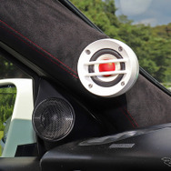 『カーオーディオクラブ』にて製作されたオーディオカー（メルセデス-ベンツ・A180）。