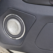 「単体DSP」がが搭載されたオーディオカーの一例（製作ショップ：ウェイブトゥポート＜鳥取県＞）。
