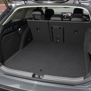 VW パサート 新型（eハイブリッド エレガンス）