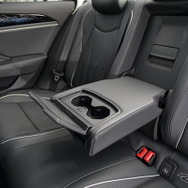 VW パサート 新型（eハイブリッド エレガンス）
