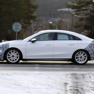 メルセデスベンツ CLA  次期型、ICE搭載仕様のプロトタイプ