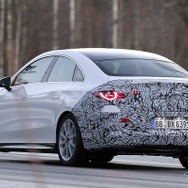 メルセデスベンツ CLA  次期型、ICE搭載仕様のプロトタイプ