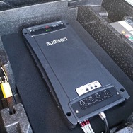 パワーアンプには１ボディに5.1チャンネルを搭載するオーディソンのAV-5.1Kをチョイス。サウンドもスペース効率も魅力。