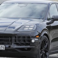 ポルシェ カイエンクーペ 内燃機関仕様の改良新型プロトタイプ