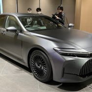 THE CROWN専売特別仕様車「クラウン THE LIMITED-MATTE METAL セダン」