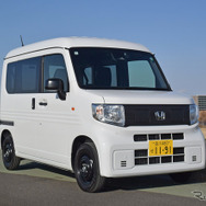 ホンダ「N-VAN e: L4」のフロントビュー。ガソリンモデルとの外観上の識別天は少ない。