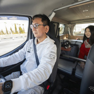 高速道路でも楽々と走れるパワートレインを有す