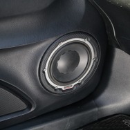 ミッドバスにもエソター2を使用する。取り付けはアウターバッフルでドア内部のバッフル素材にはロシアンバーチ合板を用いる。
