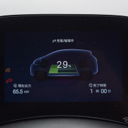 受電65kWが充電率64%まで安定的に得られる。航続力は日産『リーフe+』を上回った。