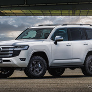 gramLIGHTS 57DR-X × TOYOTA Land Cruiser 300