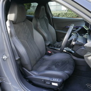 プジョー 2008 GT BlueHDi