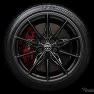 フロント：255/35ZR19 タイヤ（MICHELIN PILOT SUPER SPORT）×9J鍛造アルミホイール（マットブラック塗装/ センターオーナメント付）リヤ：275/35ZR19 タイヤ（MICHELIN PILOT SUPER SPORT）×10J鍛造アルミホイール（マットブラック塗装/ センターオーナメント付）[RZに標準装備]