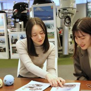 スズキ ワゴンRスマイルのスタイリングを担当した長谷川尚実さん（左）とCMFを担当した山下百香さん（右）