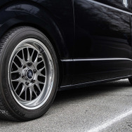 TOYOTA ハイエース × ホムラ2×9L-RA…レイズファンミーティング2025
