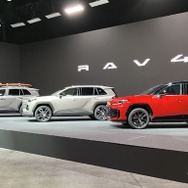 トヨタ RAV4 新型、左奥からWoodland（Adventureの北米仕様）CORE、GR SPORT