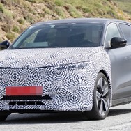 ルノー メガーヌ E-Tech 改良新型のプロトタイプ