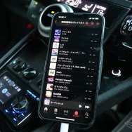 オーディオプレイヤーに用いるのはiPhone。DACを介してD/D変換した上でDSPに入力するシステムを構築した。