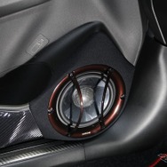 フロントスピーカーにはDS-SA1000をチョイス、これまで3ウェイも経験したオーナーだったがあえて2ウェイの高級機を狙った。