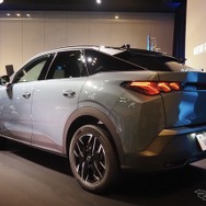 プジョー3008新型（ハイブリッド）