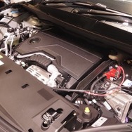 プジョー3008新型（ハイブリッド）