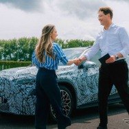 メルセデスベンツ『GLC』次期型のEVプロトタイプに試乗したオラ・ケレニウスCEO