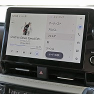 音楽プレイヤーは純正ディスプレイオーディオをそのまま利用している。曲操作からボリュームまでをシンプルに一元管理できる。