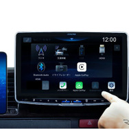 「Apple CarPlay」と「Android Auto」に対応した市販ディスプレイオーディオの一例（アルパイン・DAF11Z）。