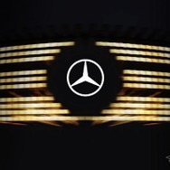 メルセデスベンツの主力SUV『GLC』、新型を9月に世界初公開へ