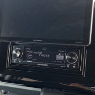 音源の再生にはCDトランスポートであるRS-D7XIIIを採用。CD音源の音声データを最良の状態で送り出すことのできるユニットだ。