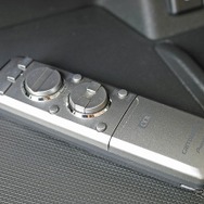 RS-D7XIIIはリモコンを使ったコントロールも可能。今では少なくなったリモコン操作は実用的で使い勝手が良い。