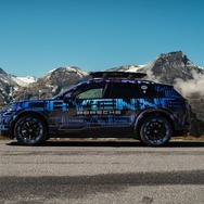 ポルシェ『カイエン』次期型のEVプロトタイプ