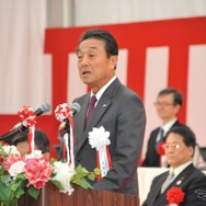 周辺住民の協力や関係者への謝辞を述べる中日本高速・宮池克人社長（13日・愛知県岡崎市）