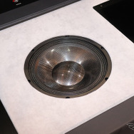 「サブウーファー」が搭載されたオーディオカーの一例（製作ショップ：レジェーラ＜静岡県＞）。