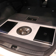 「サブウーファー」が搭載されたオーディオカーの一例（製作ショップ：レジェーラ＜静岡県＞）。