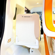 東海特装車 Cross City Capsule（キャンピングカーショー2016 ）