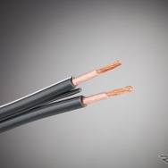 カー用の「スピーカーケーブル」の一例（チェルノフケーブル）。