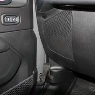 ジープ ラングラーJL を純正位置で劇的高音質化！ 確実に“効く”スピーカー交換術［car audio newcomer］by サウンドエボリューション ログオン