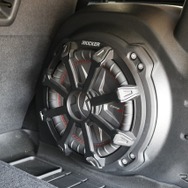 ジープ ラングラーJL を純正位置で劇的高音質化！ 確実に“効く”スピーカー交換術［car audio newcomer］by サウンドエボリューション ログオン
