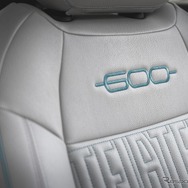 フィアット 600 ハイブリッド ネロ チネマ