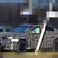 BMW iX4 市販型のプロトタイプ
