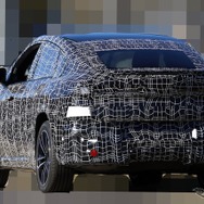 BMW iX4 市販型のプロトタイプ